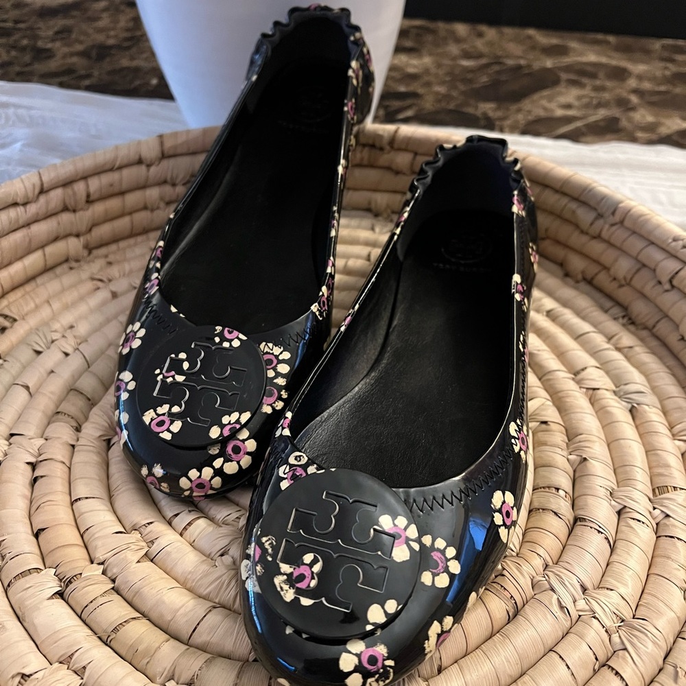 Tory Burch Minnie Flats Black Floral Patent Leather Ballet Shoes